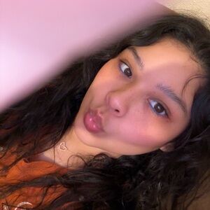 Meet your Posher, Cassandra